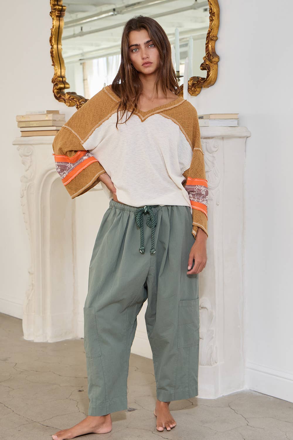 Contrast Detail Bell Sleeves V-neck Comfy Top