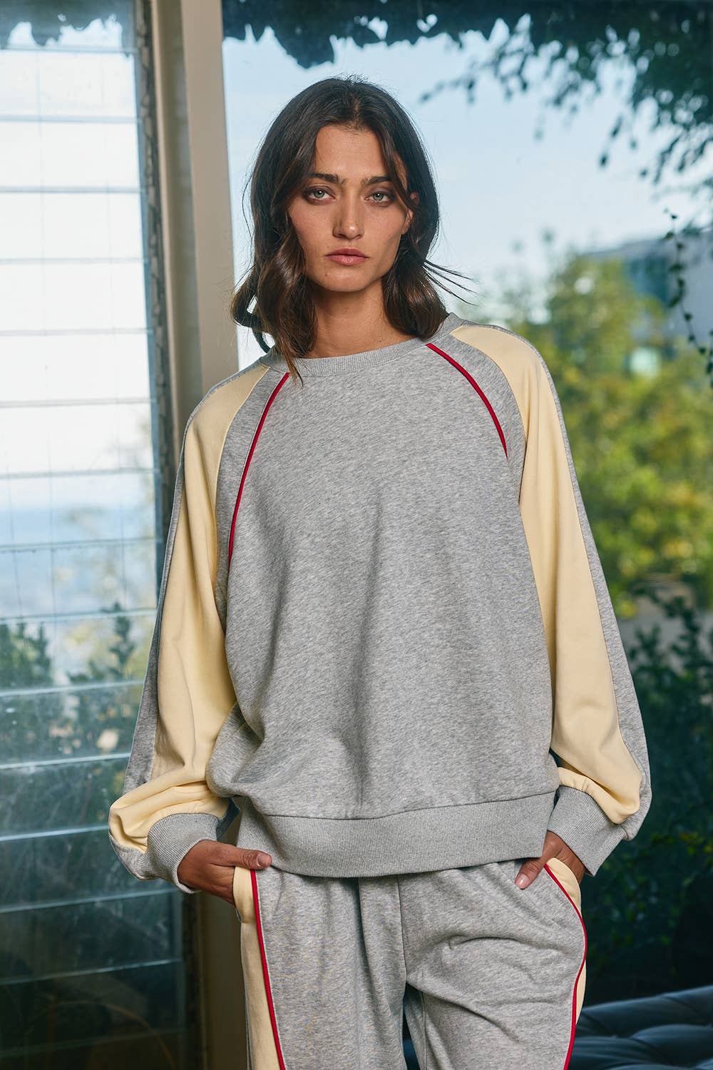 IT2830 Piping Details Color-Block Knit Pullover Top