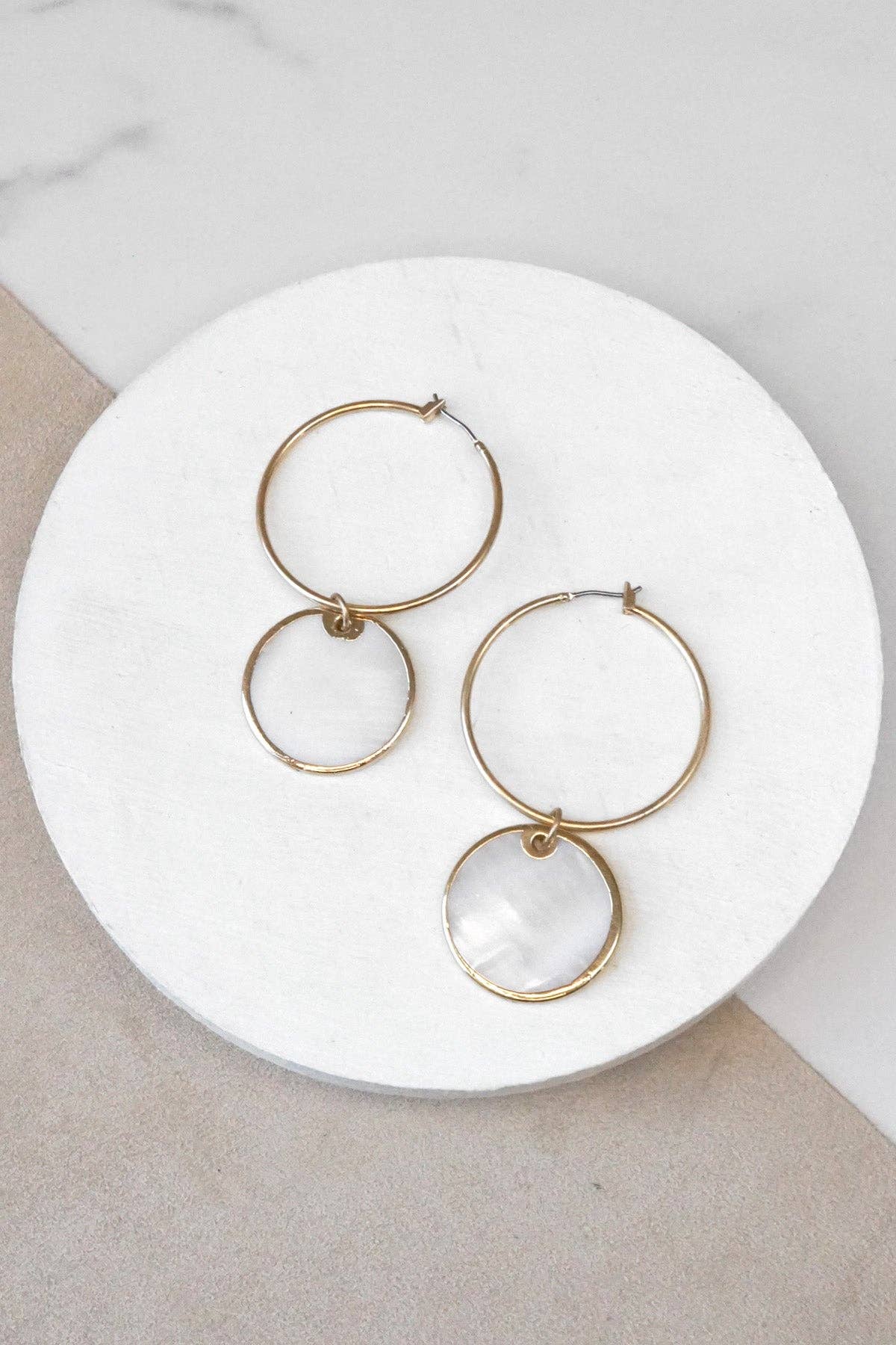 Minimalist boho hoops earrings golden framed round shell dangled