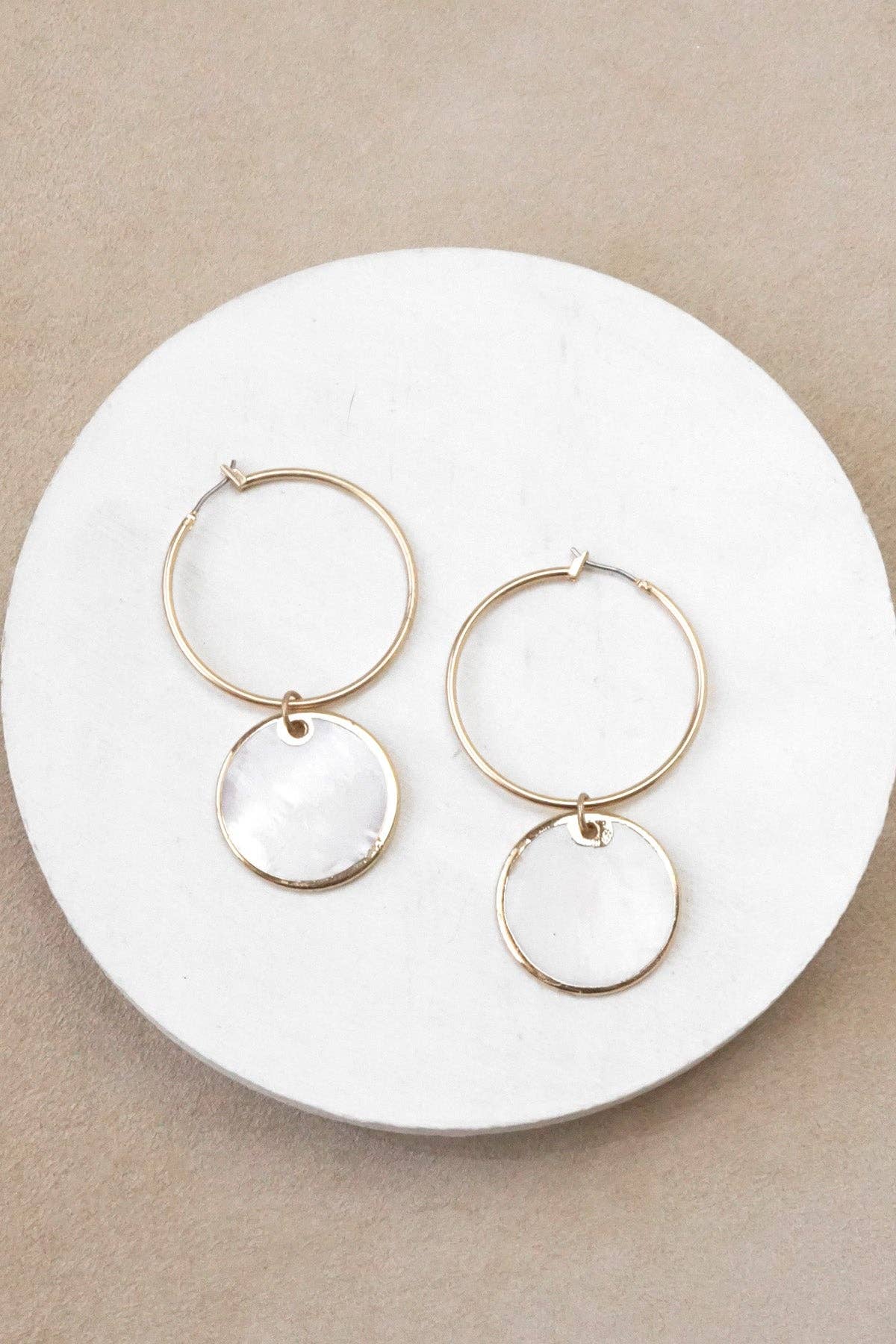 Minimalist boho hoops earrings golden framed round shell dangled