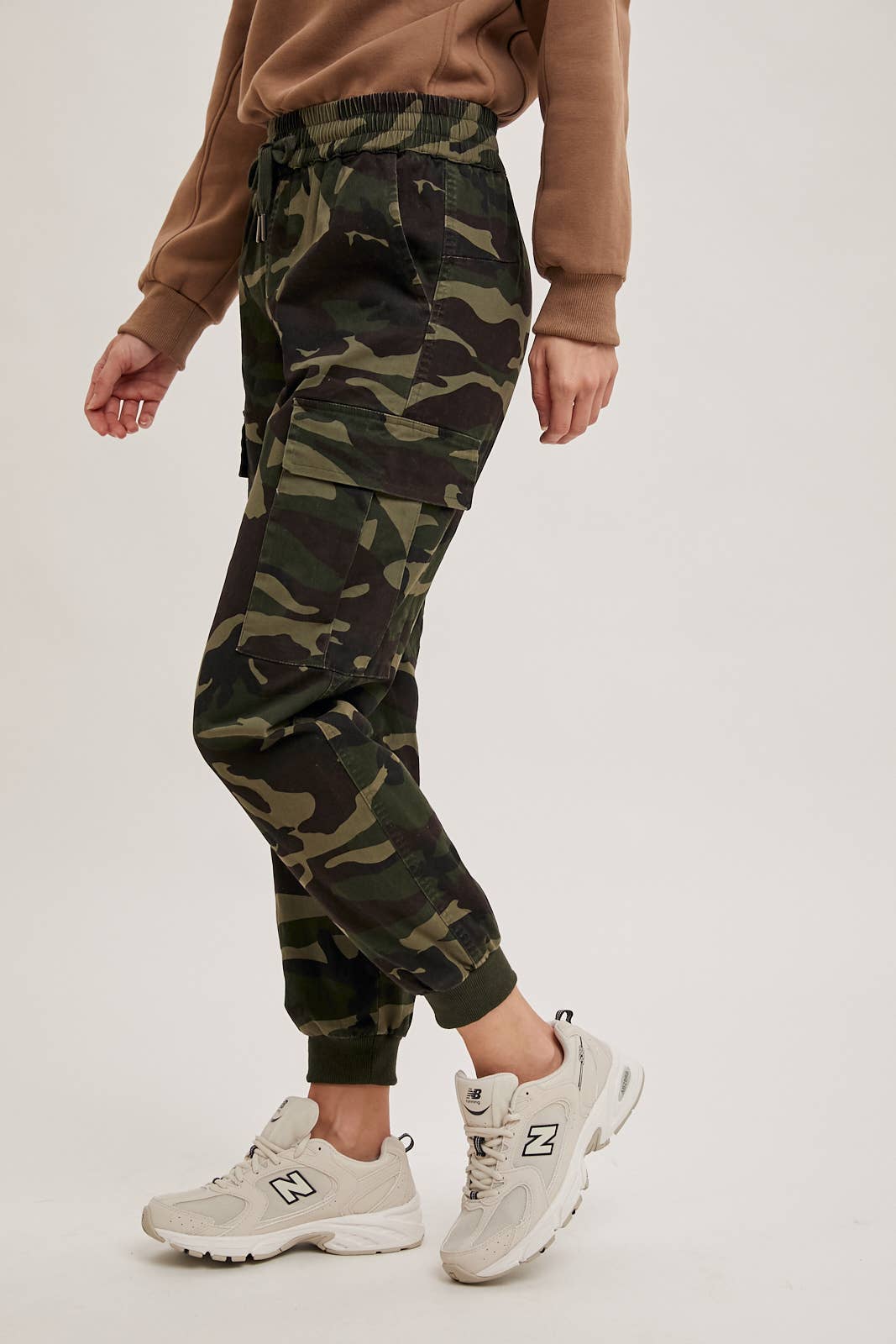 CAMO CARGO JOGGER PANTS