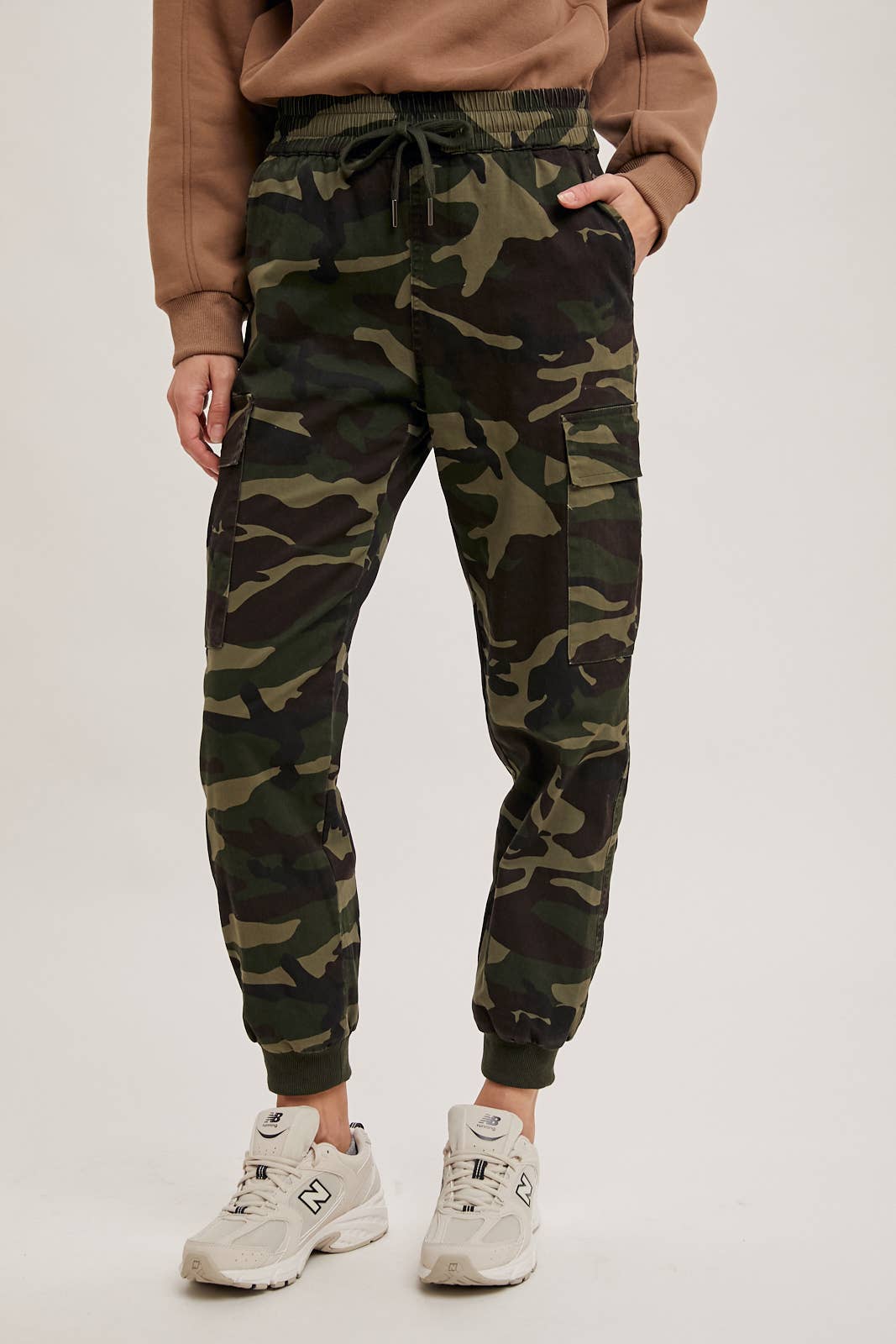 CAMO CARGO JOGGER PANTS