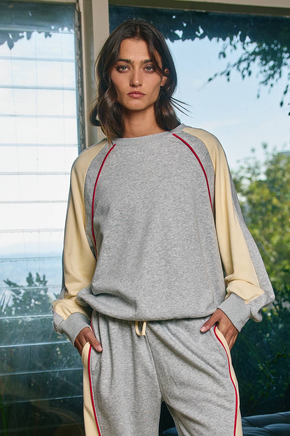 IT2830 Piping Details Color-Block Knit Pullover Top
