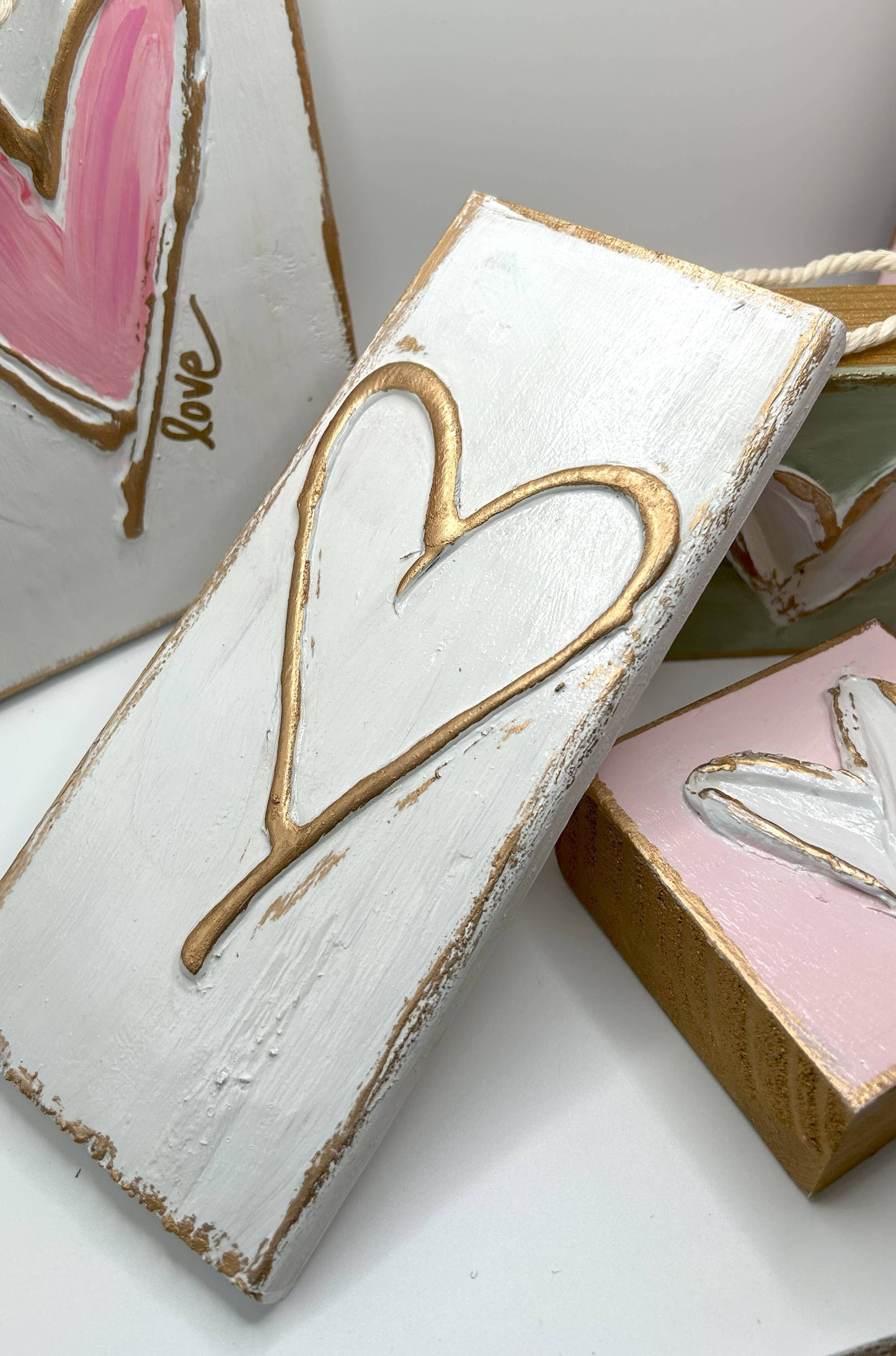 Heart on a string | white and gold | panel