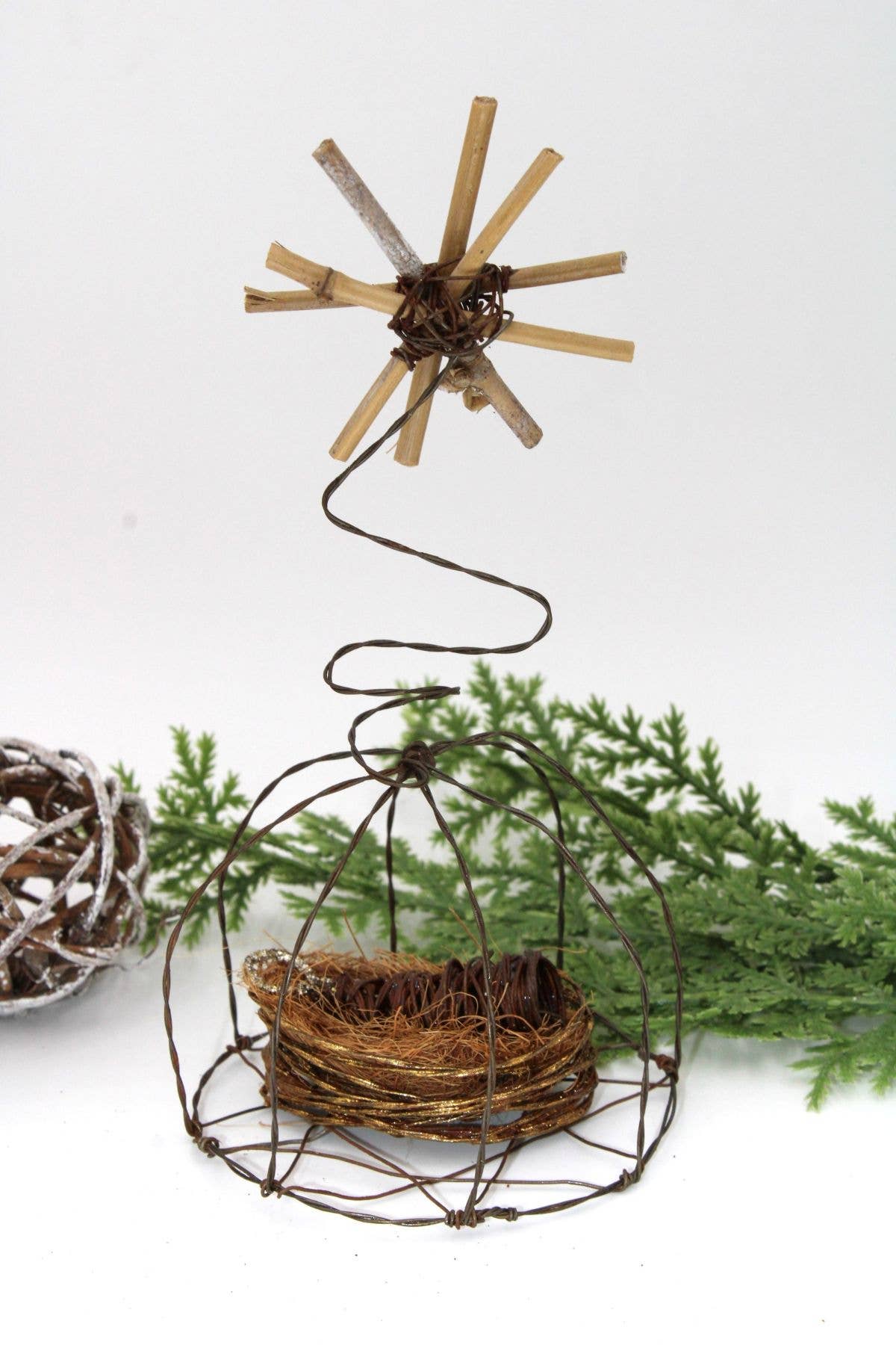 BABY JESUS IN WIRE MANGER W STAR