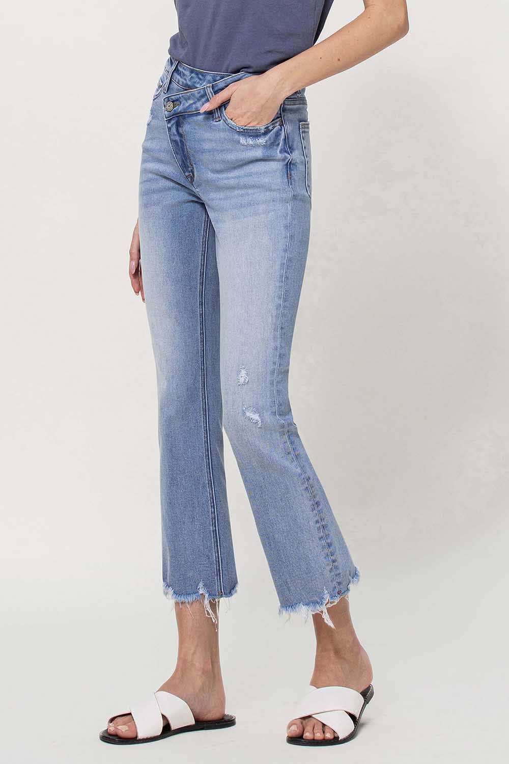 HIGH RISE CRISS CROSS KICK FLARE JEANS V3038