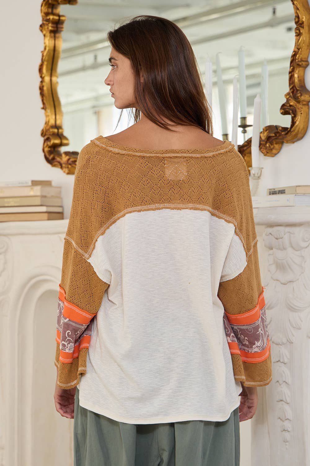Contrast Detail Bell Sleeves V-neck Comfy Top