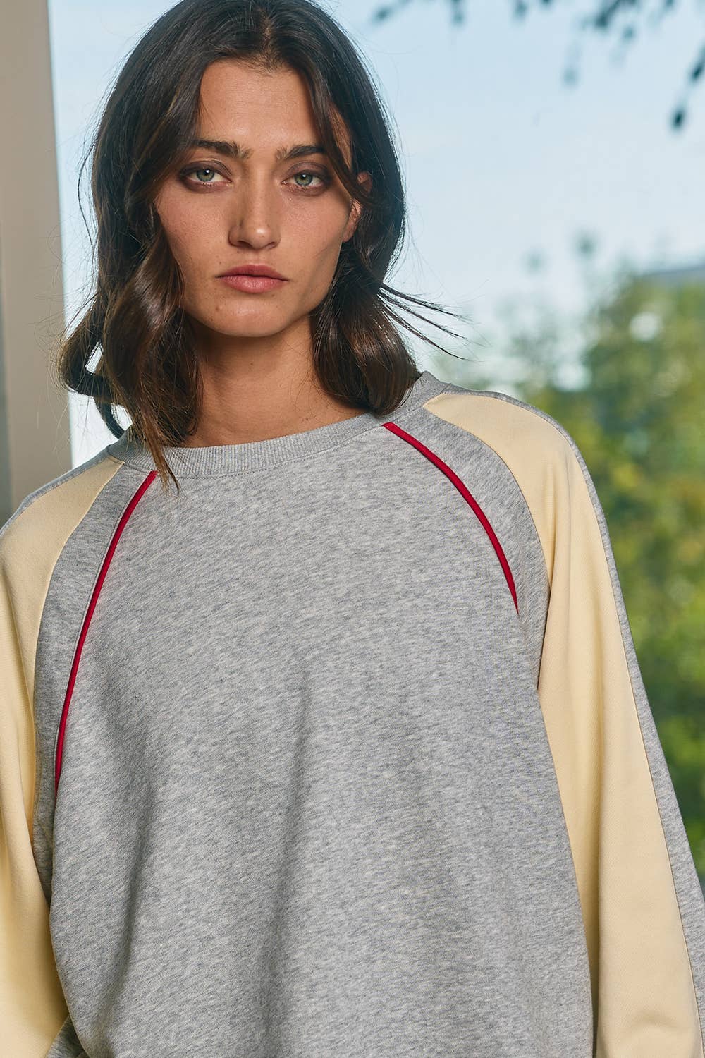 IT2830 Piping Details Color-Block Knit Pullover Top
