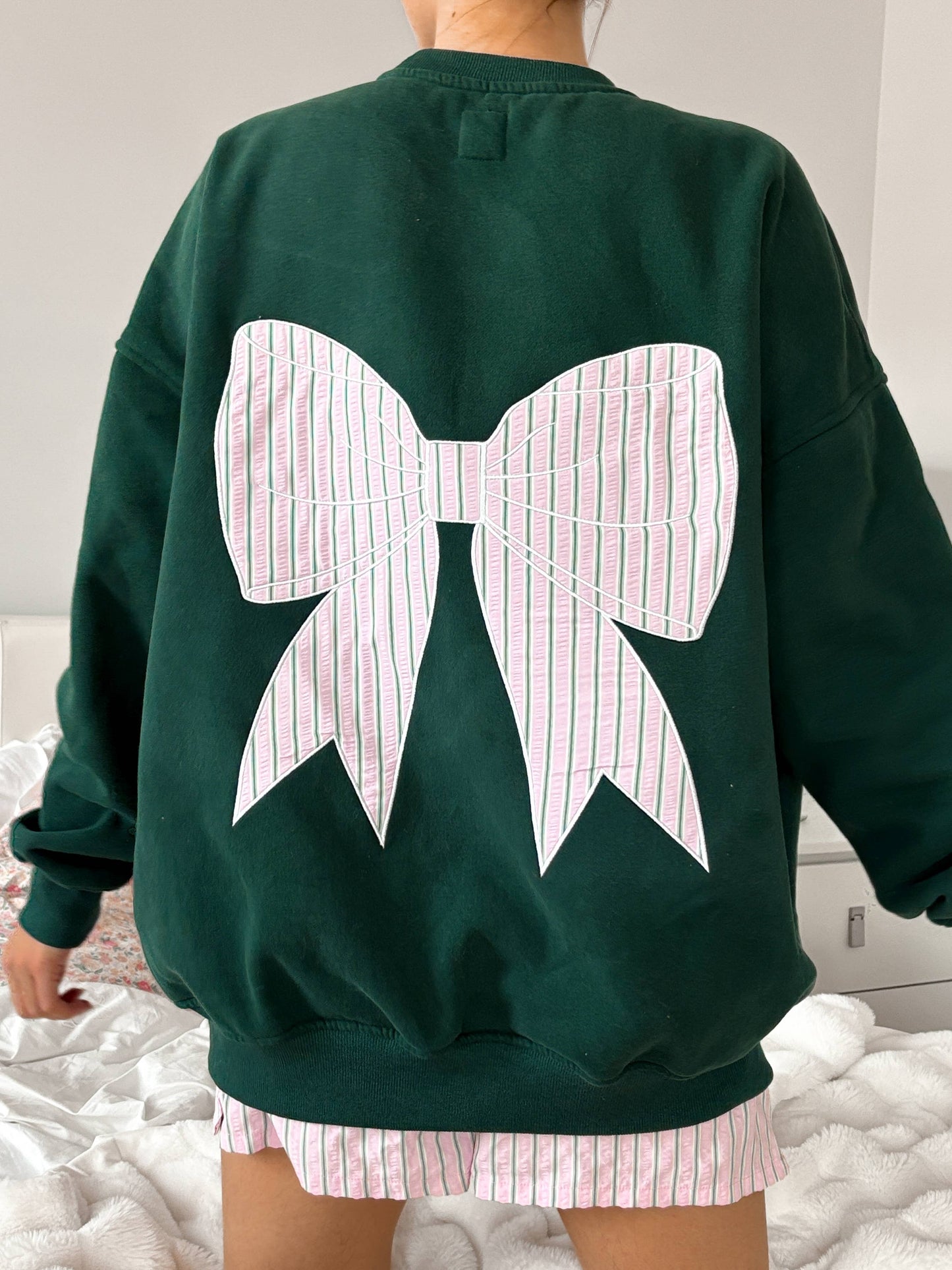 Winter Green Striped Bow Embroider Sweatshirt