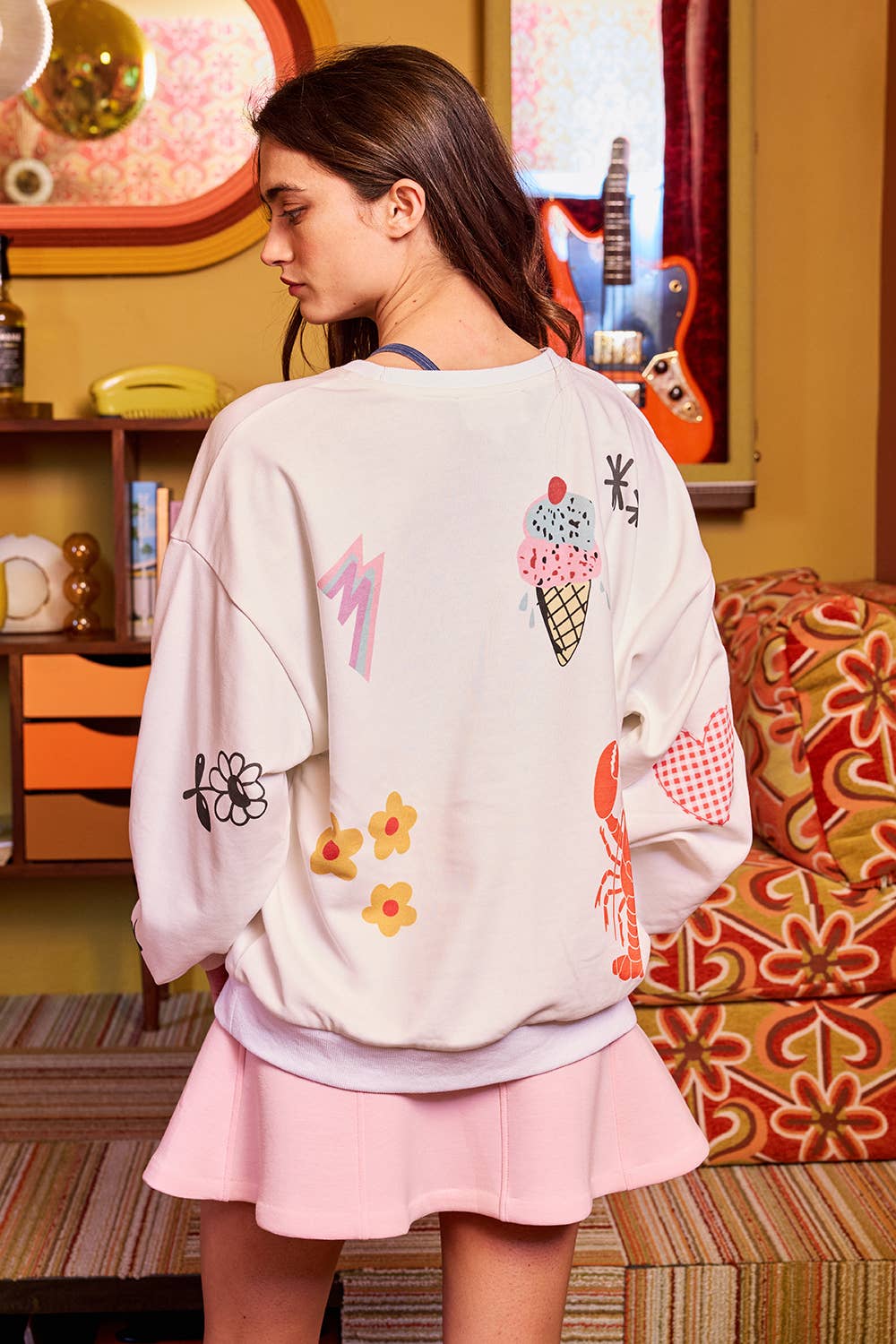 IT2537 'Somebody Loves You' Graphic Sweatshirts