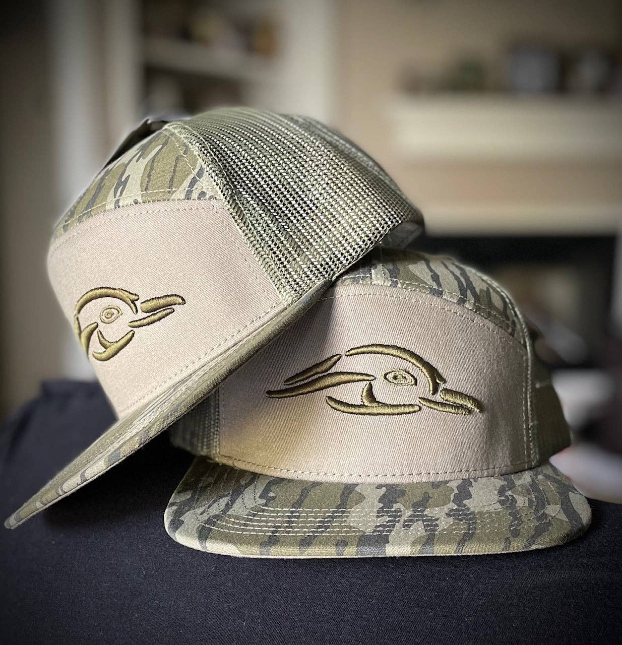 Mossy Oak Bottomland & Sage Duck Logo