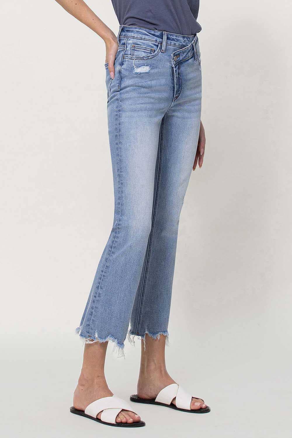 HIGH RISE CRISS CROSS KICK FLARE JEANS V3038