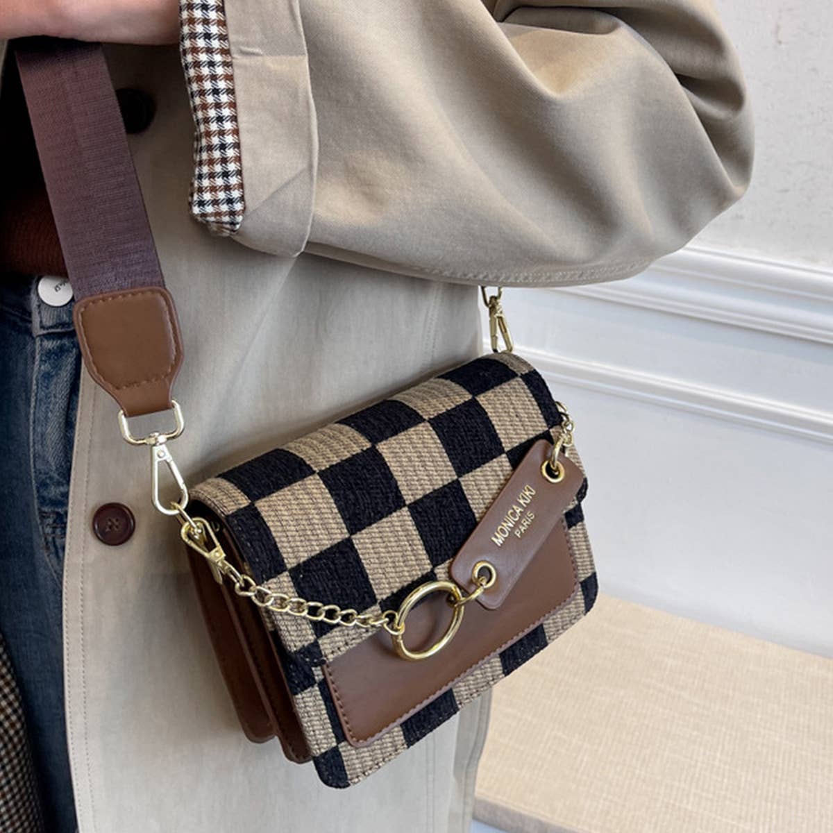 FASHIONABLE CHECKERBOARD SHOULDER