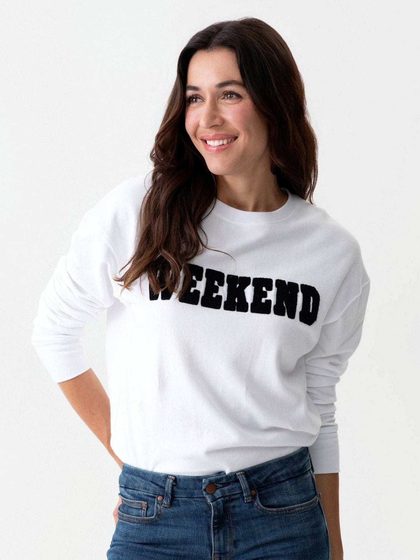 "WEEKEND" SWEATSHIRT, WHITE