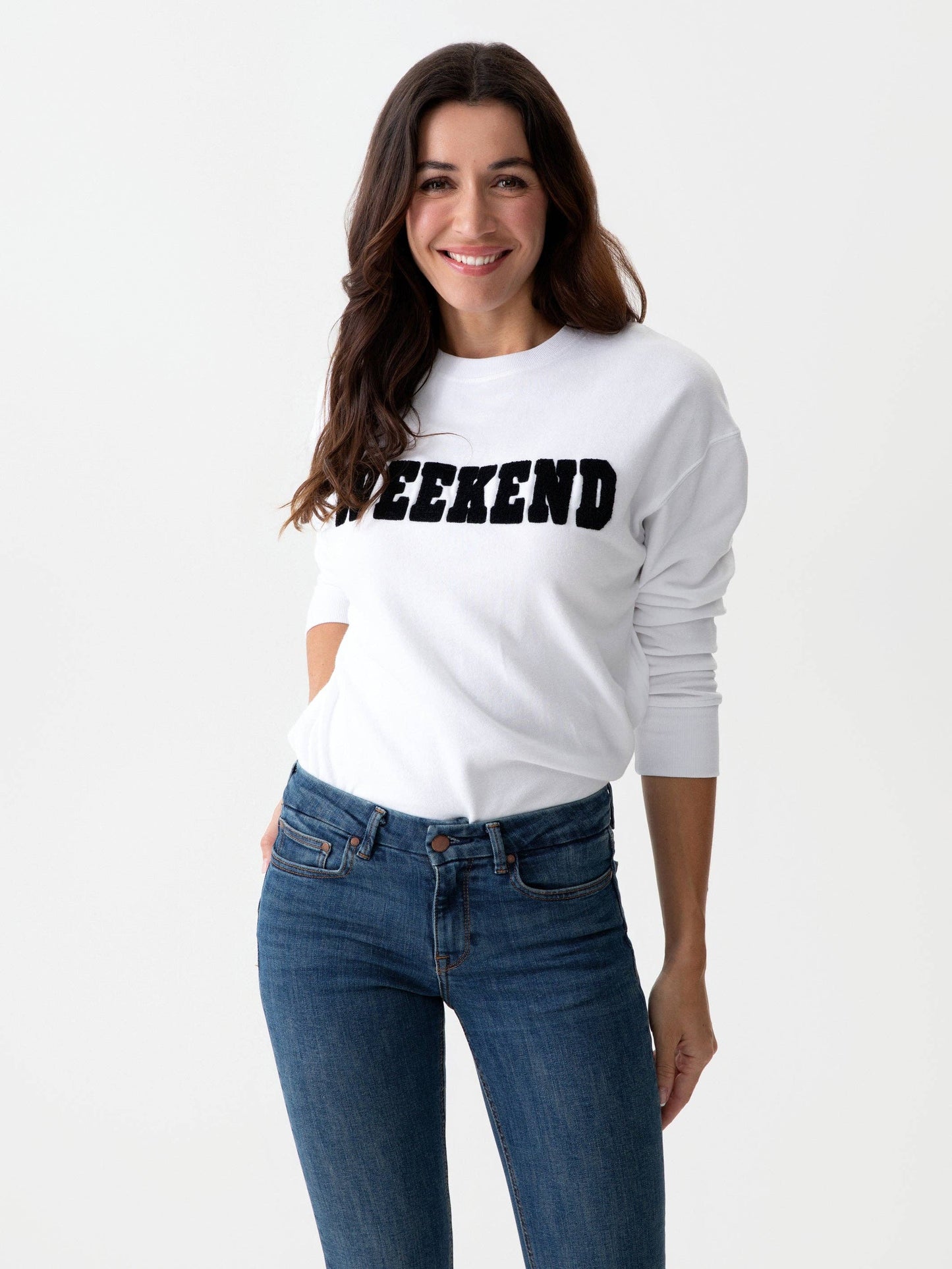 "WEEKEND" SWEATSHIRT, WHITE