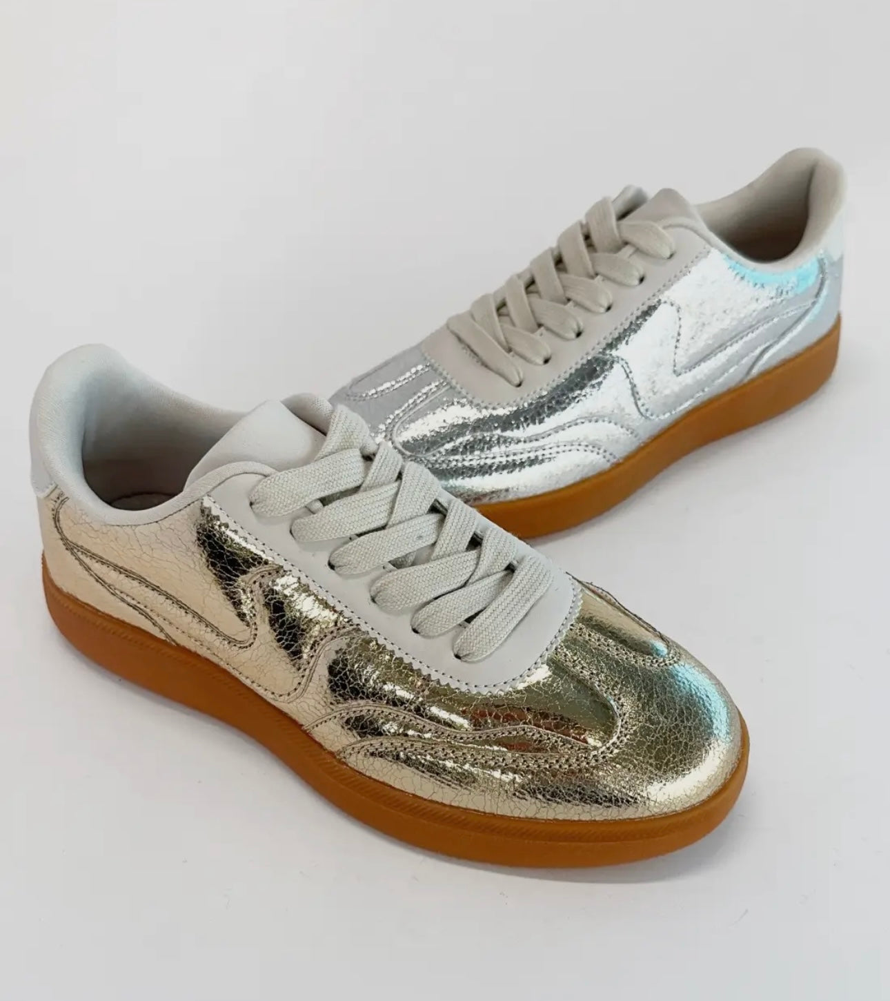 MODERN-12 WAVY SWOOSH STRIPE DESIGN LOW SNEAKERS-Gold