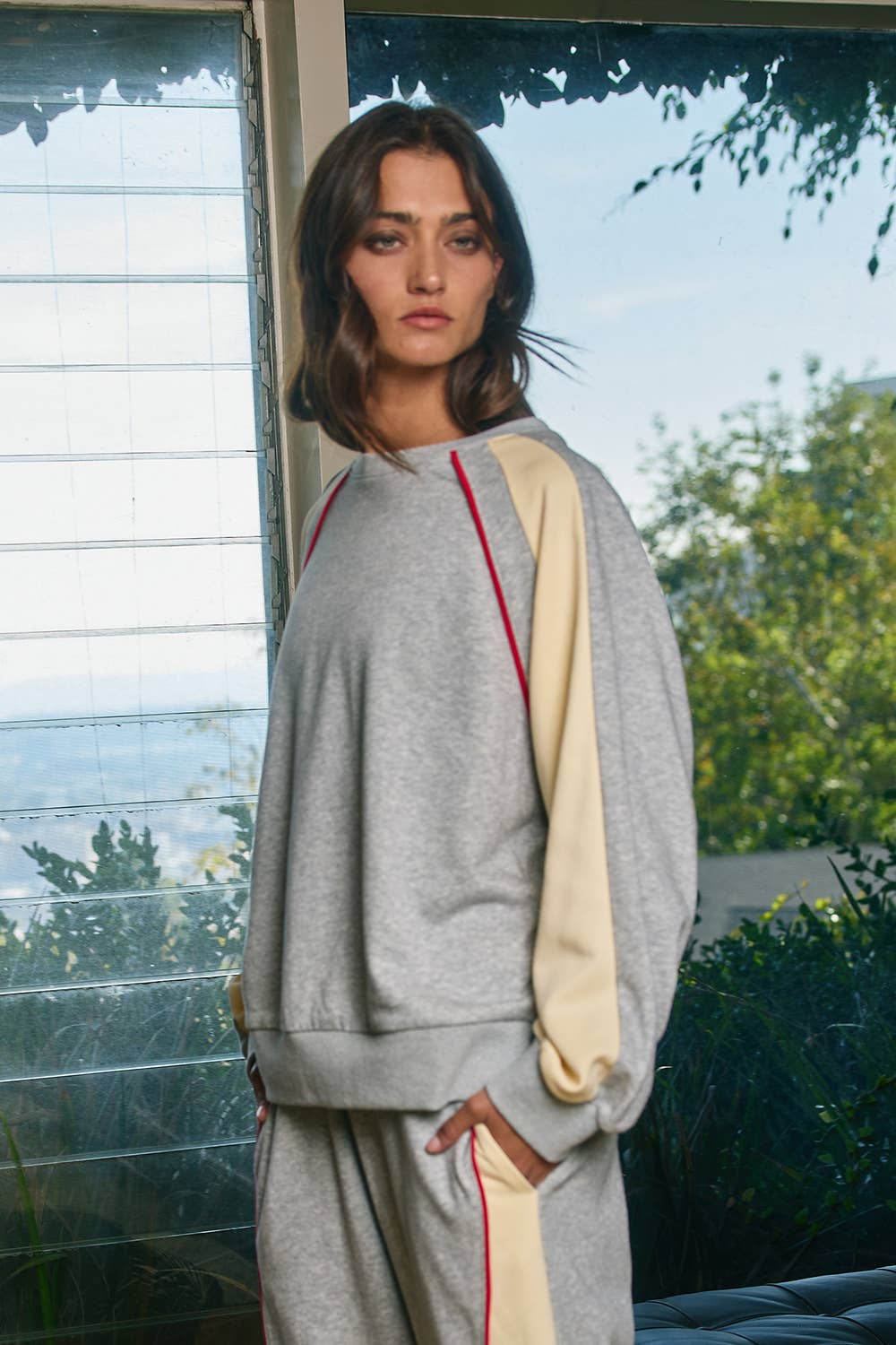 IT2830 Piping Details Color-Block Knit Pullover Top
