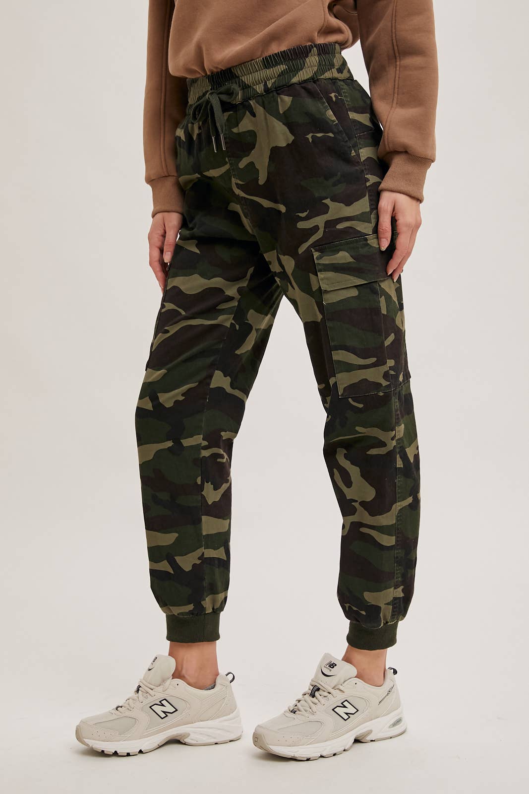 CAMO CARGO JOGGER PANTS