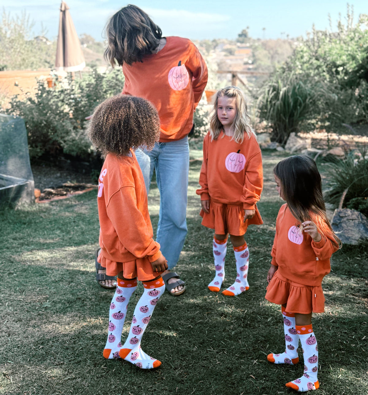 'TIS THE SEASON TO BE SPOOKY | Drop Shoulder Pullover | ADULT