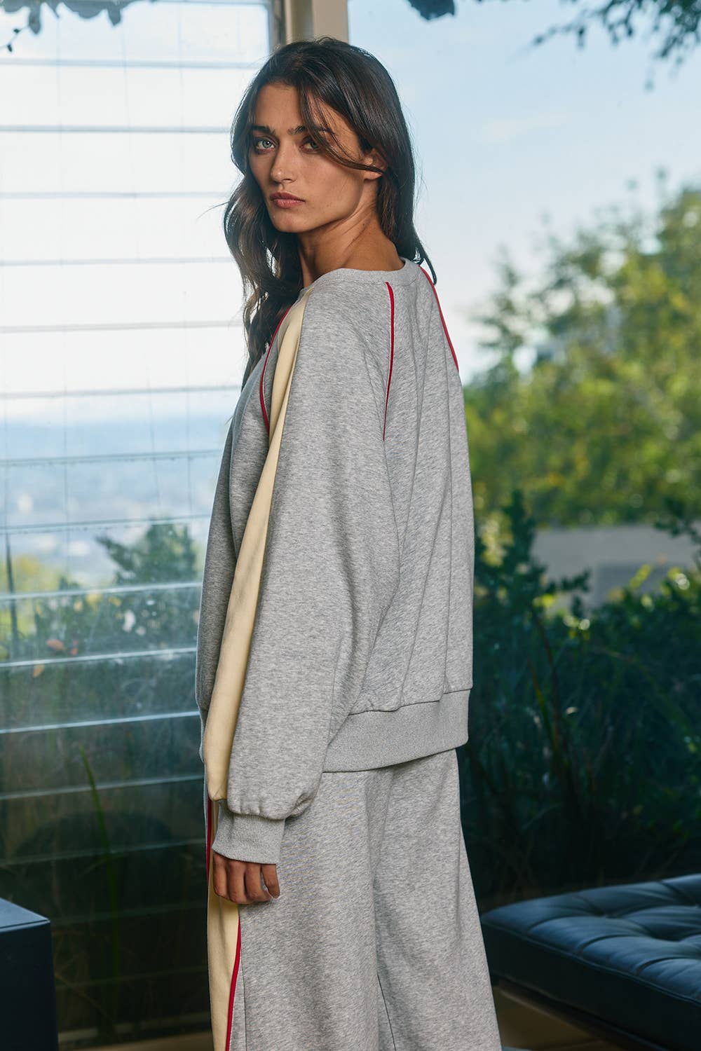 IT2830 Piping Details Color-Block Knit Pullover Top