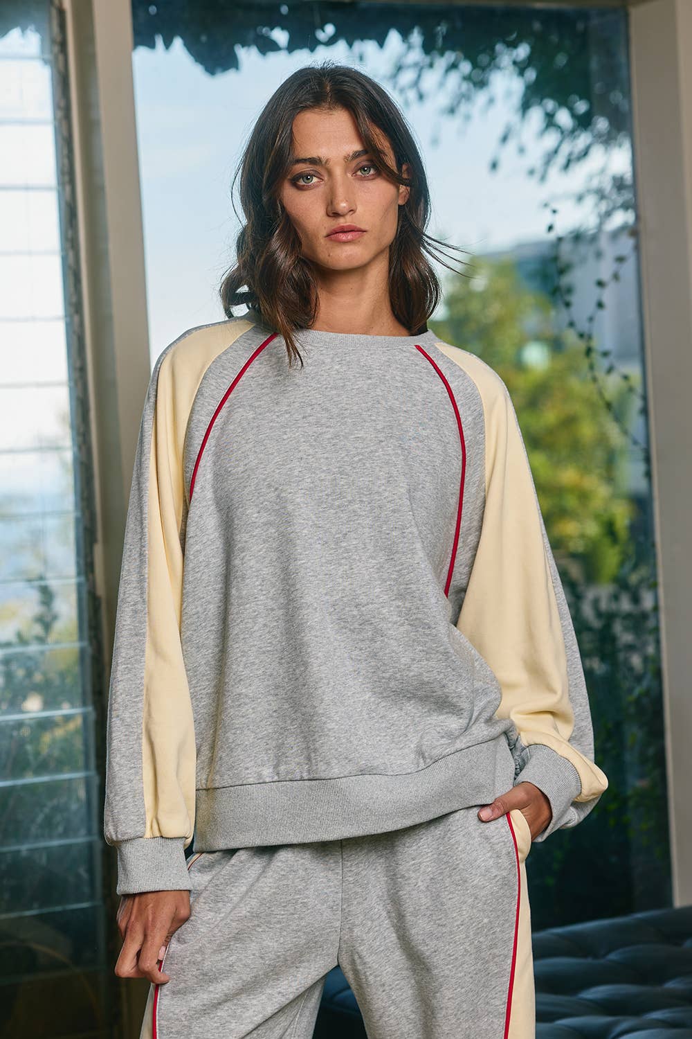 IT2830 Piping Details Color-Block Knit Pullover Top