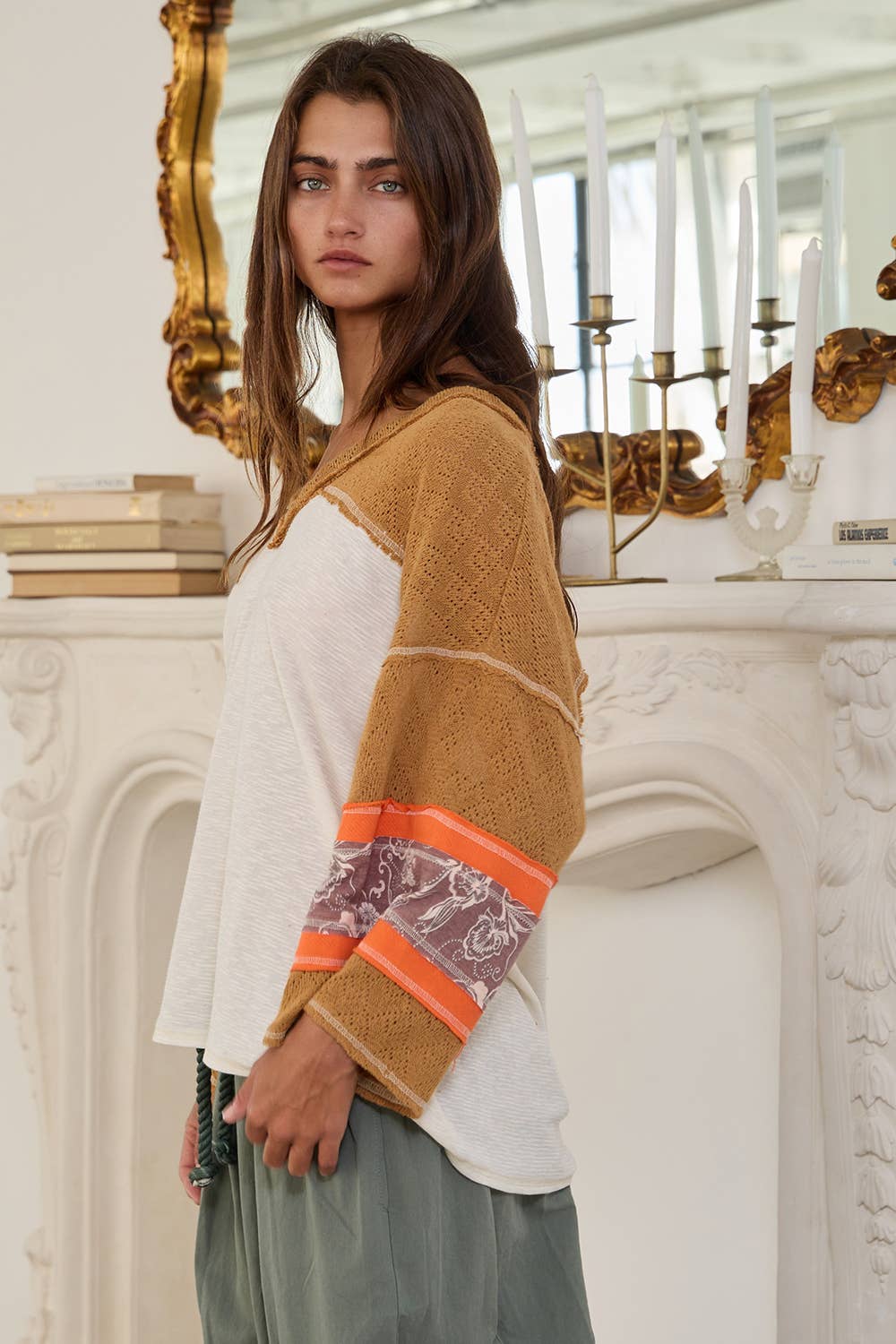 Contrast Detail Bell Sleeves V-neck Comfy Top