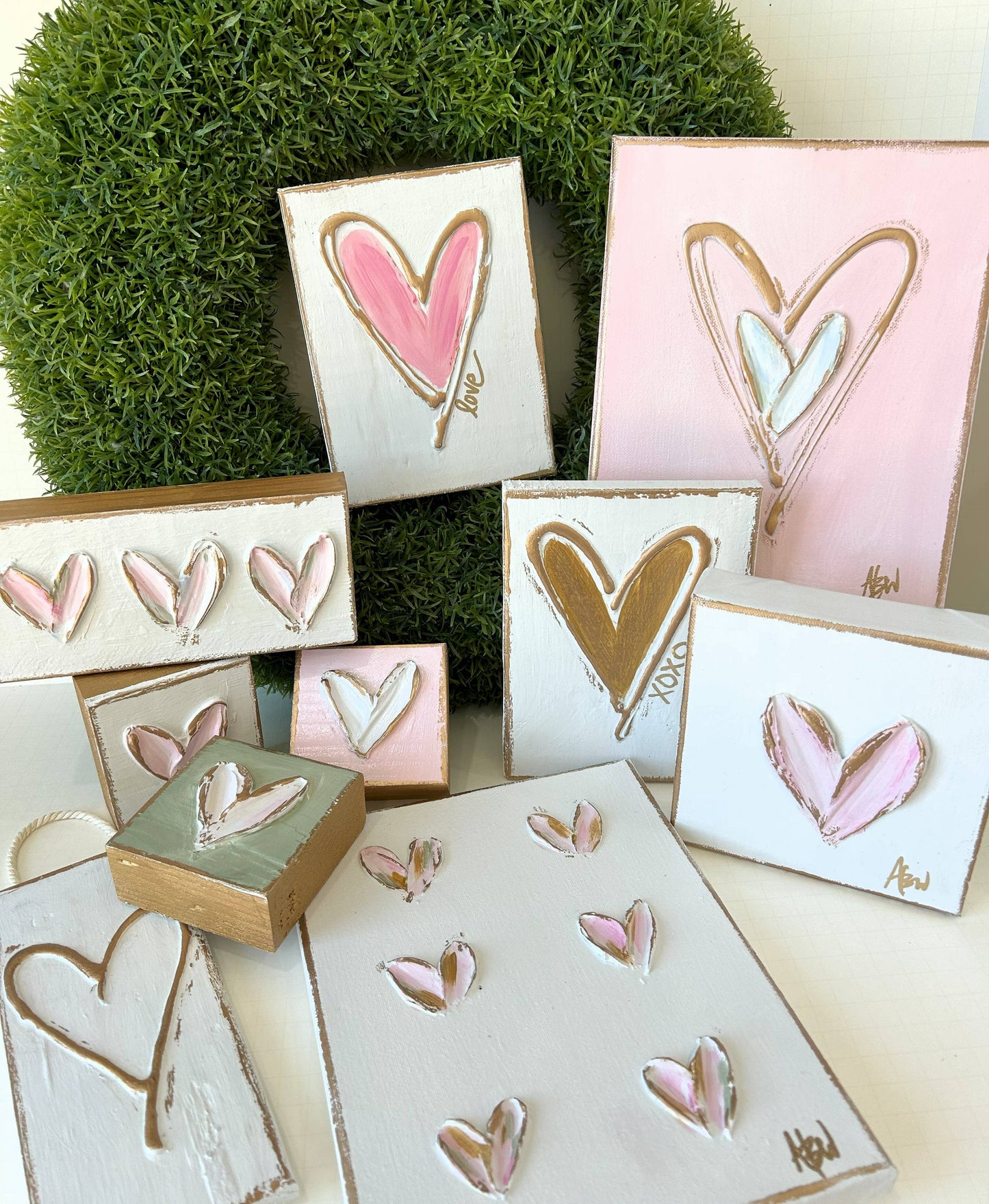 Heart on a string | white and gold | panel