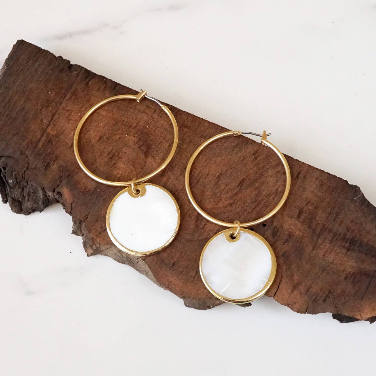 Minimalist boho hoops earrings golden framed round shell dangled