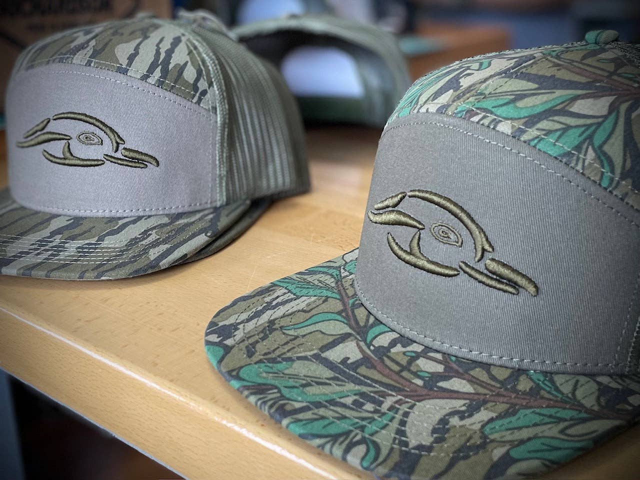 Mossy Oak Bottomland & Sage Duck Logo